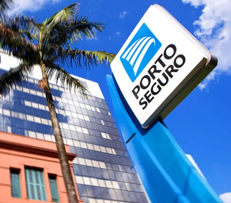 Fachada de prédio corporativo da Porto Seguro Saúde, representando os benefícios e diferenciais do plano de saúde empresarial
